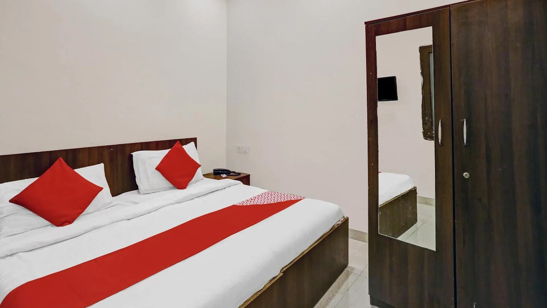 Hotel Konark Stay Near Igi Airport New Delhi 3*,  India