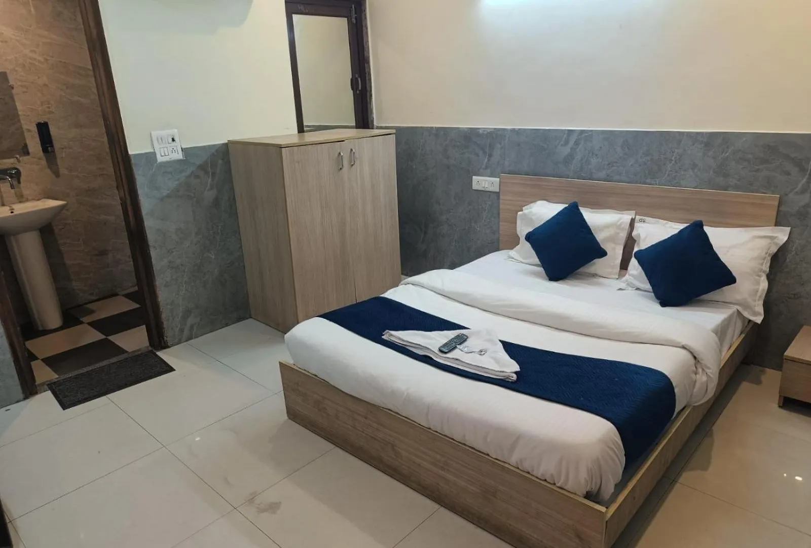 Hotel Konark Stay Near Igi Airport New Delhi 3*,  India
