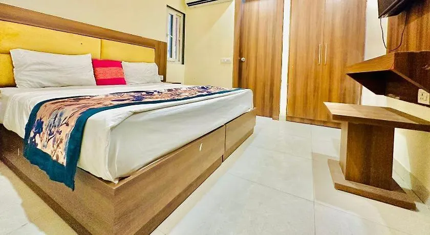 Hotel Konark Stay Near Igi Airport New Delhi 3*,  India
