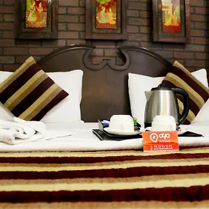 Oyo Premium Rajouri Garden Janta Market Hotel