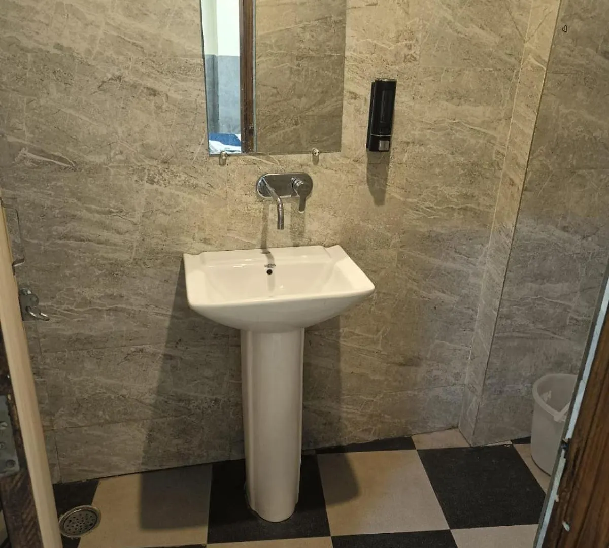 Hotel Konark Stay Near Igi Airport New Delhi